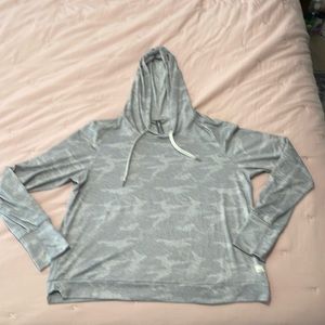 Vuori halo hoodie light grey camo size Large
